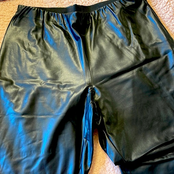 NEW Lisa Rinna Collection faux leather pants - Picture 1 of 2